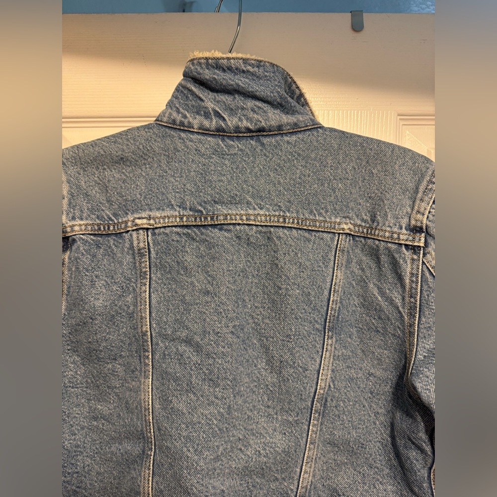 Levi's Sherpa Lined Denim Jacket - Picture 8 of 8